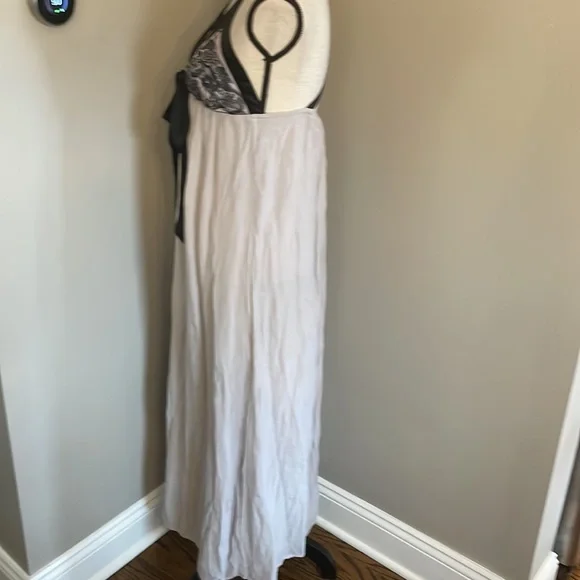 Fantastic embroidered like linen dress with satin details maxi dress - Picture 5 of 10
